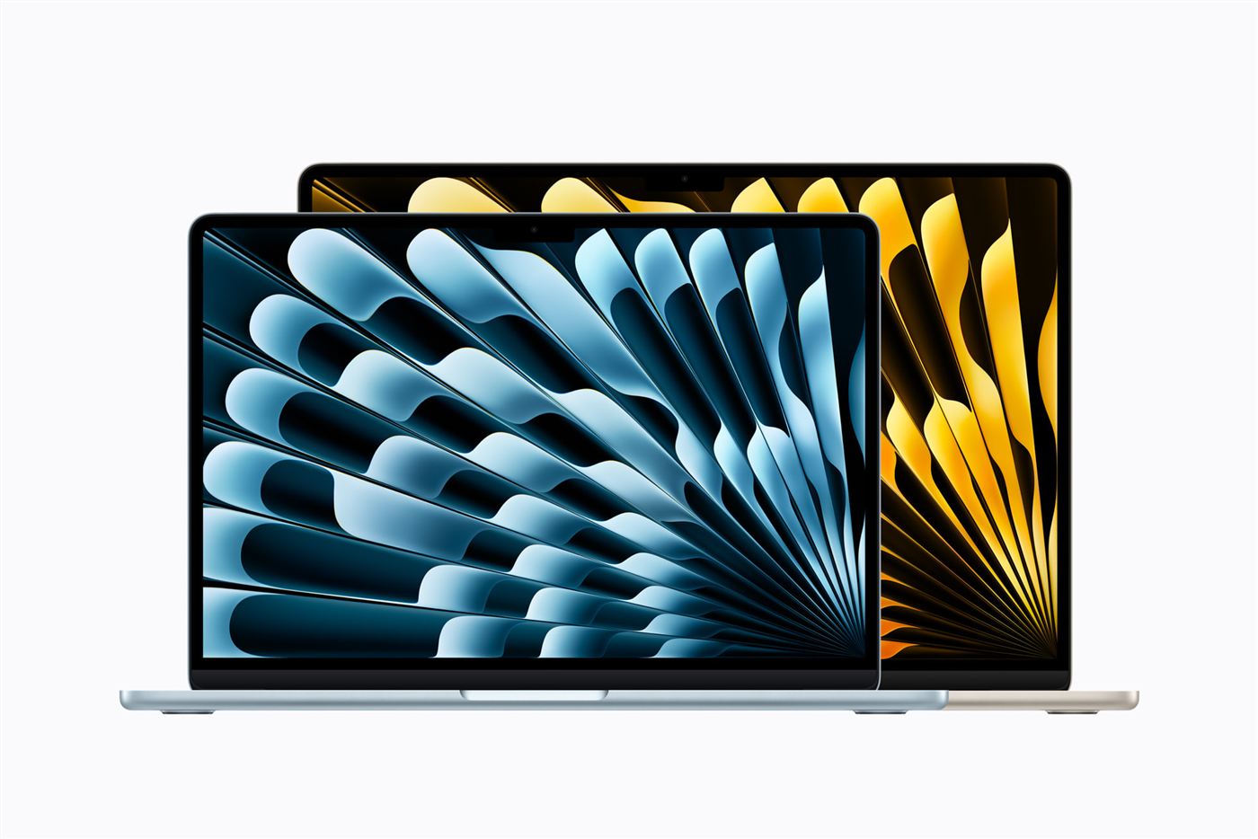 MacBook Air de 13 polegadas azul-céu à frente do de 15 polegadas estelar